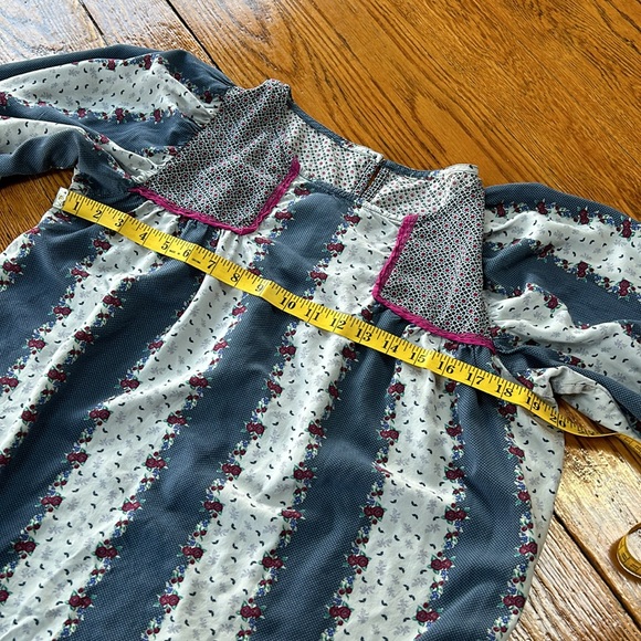 Matilda Jane Quick Getaway style top. Floral blue and pink. No size tag. - Picture 5 of 10